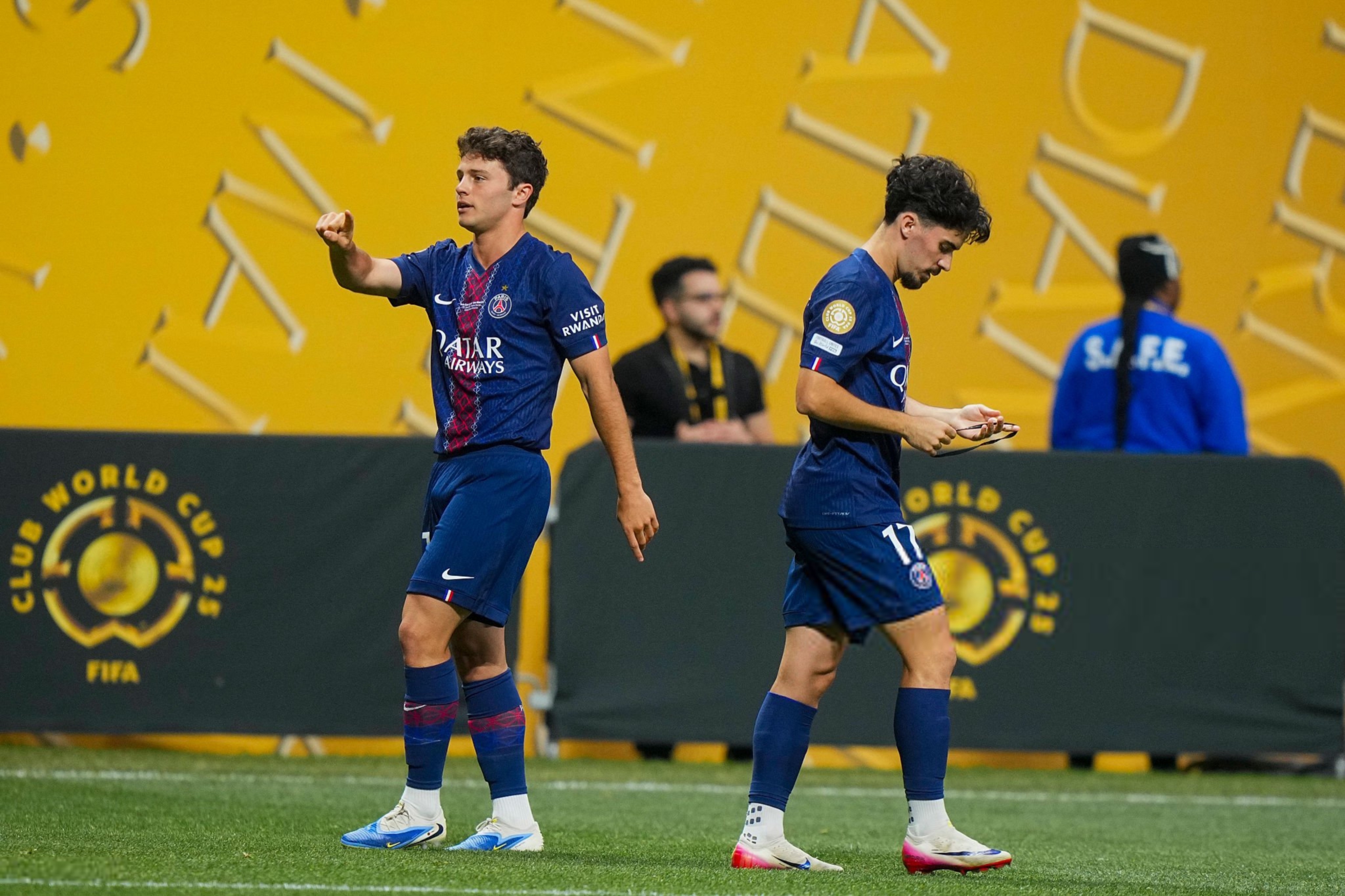 包含冲刺阶段体能课后，巴黎圣日耳曼绝杀压哨备战法国杯，态度坚定，细节决定成败的词条