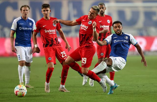 里程碑夜法兰克福防线松动；荷甲今晚刷纪录；压力陡增；控场能力受关注